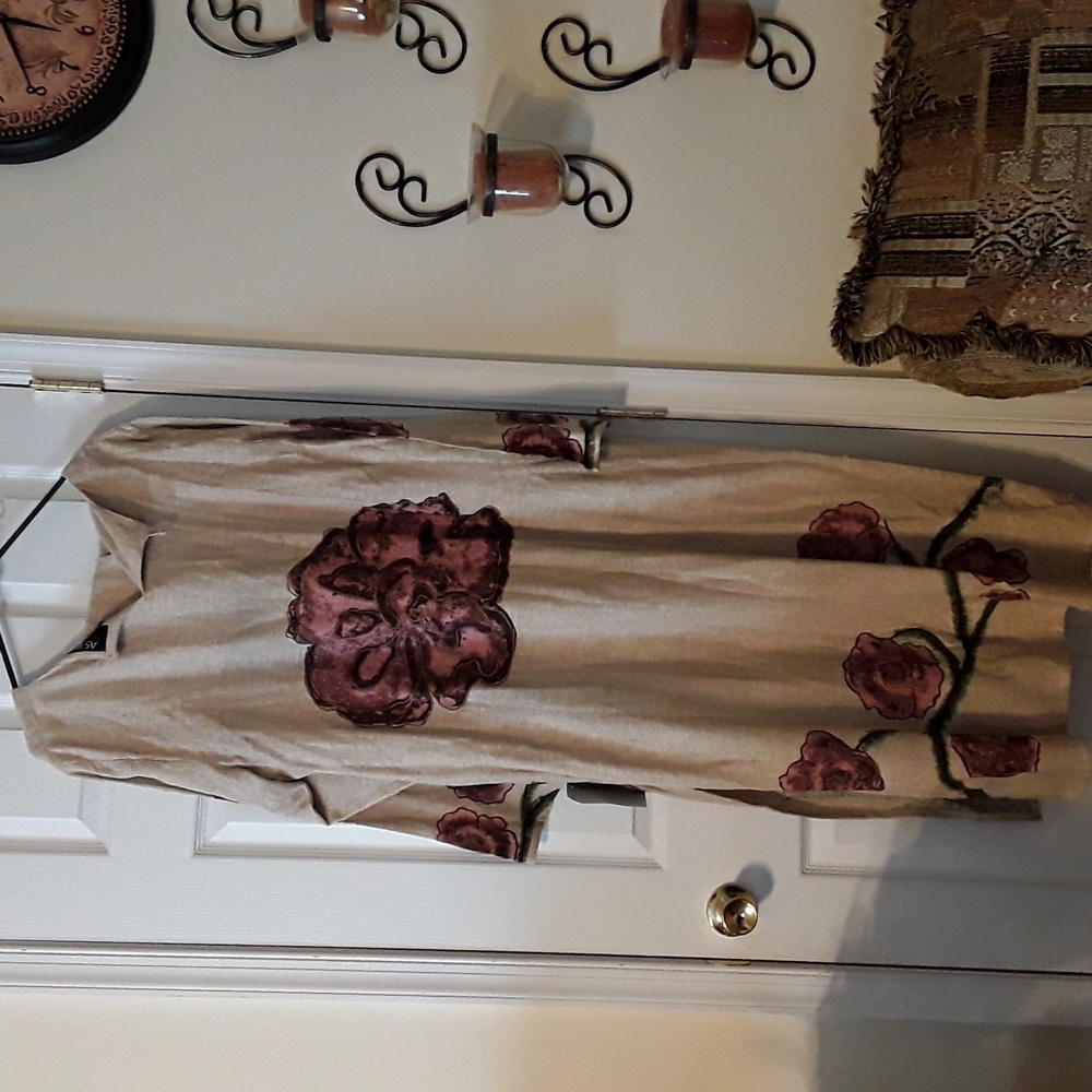 Suit - Picture 2 of 3